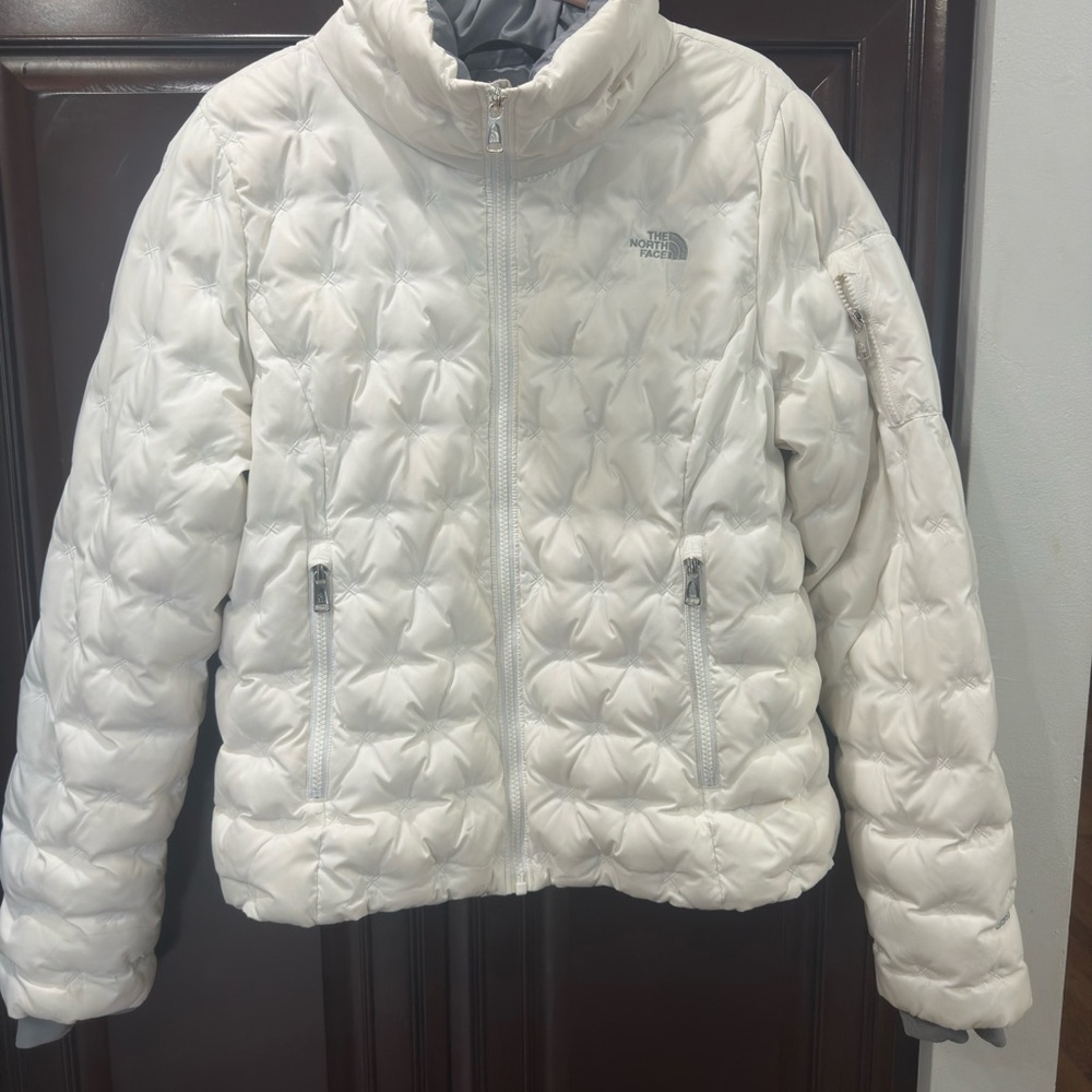 The North Face Women's White Puffer Jacket gorgeous!
